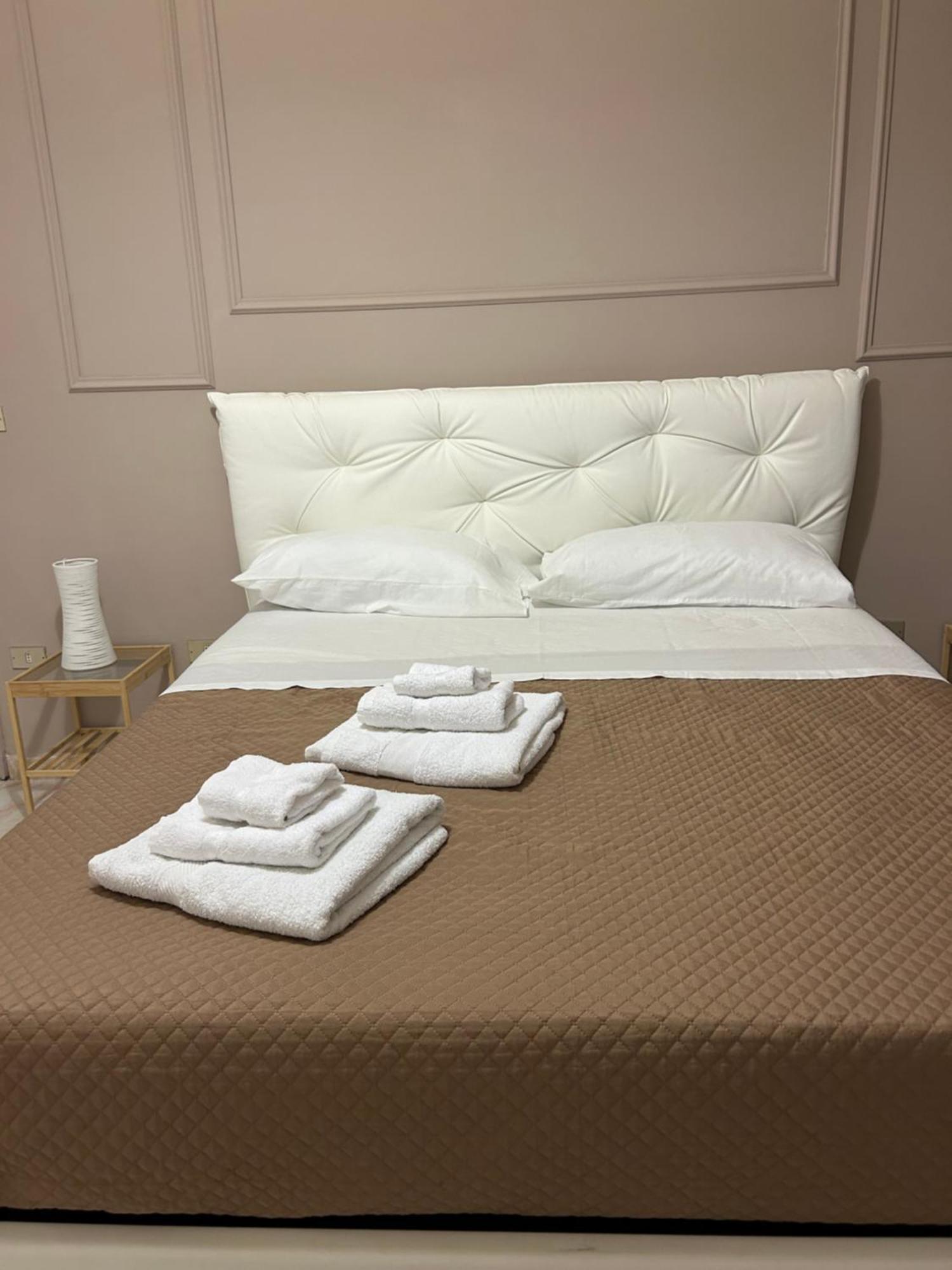 Bed and Breakfast Happy Fly Now Nápoles Exterior foto