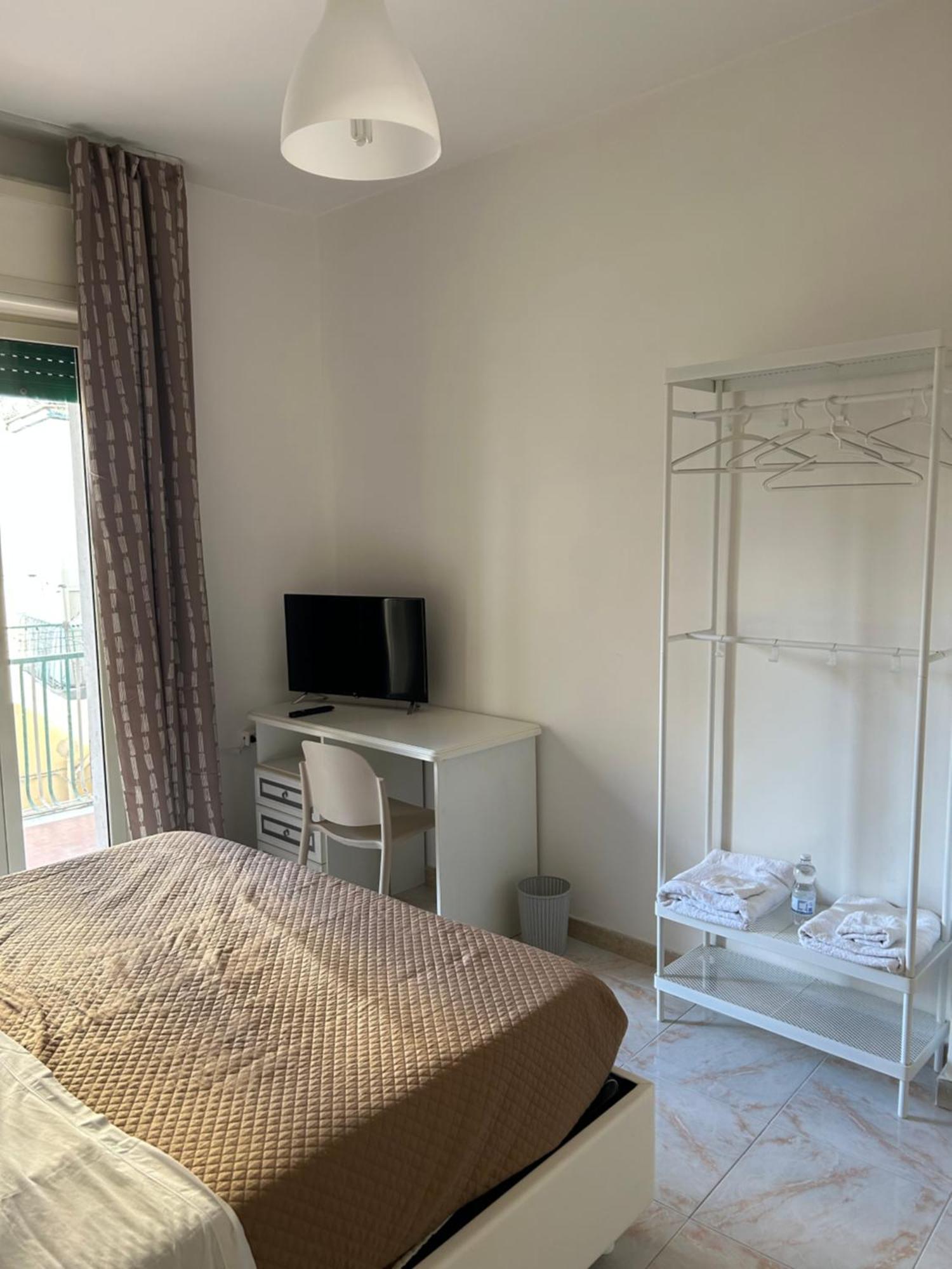 Bed and Breakfast Happy Fly Now Nápoles Exterior foto